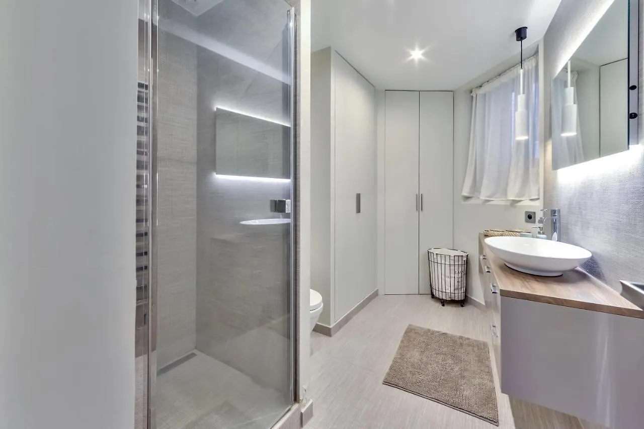 Splendid 3 Bdrs Flat In A Prime Location Of Paris Apartamento França